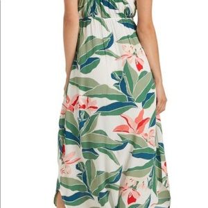 Beautiful NWT Billabong  Size L Like Minded Flowing Maxi Dress. Scalloped hem!!